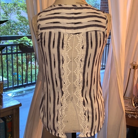Black, White & Lace Detail sleeveless blouse top S​​ - Picture 4 of 6
